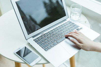 咖啡馆使用电脑特写图片素材 免费下载与高清应用指南